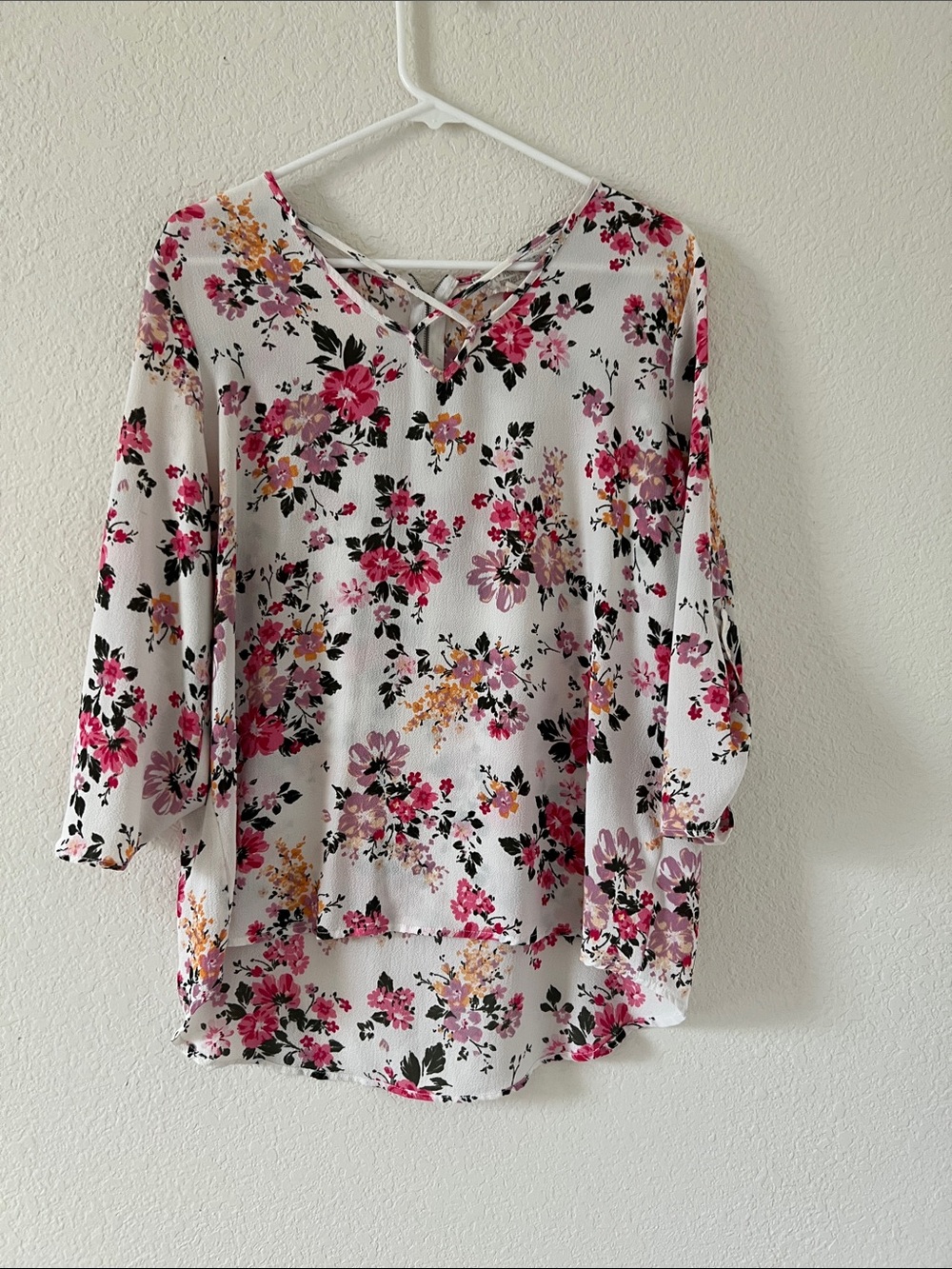 Floral Crisscross V-Neck Women's Top - Pink/White